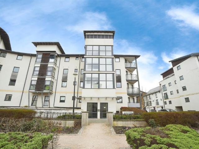 Flat for sale in Rodbourne, Swindon