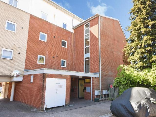 Flat for sale in Moulsham, Chelmsford