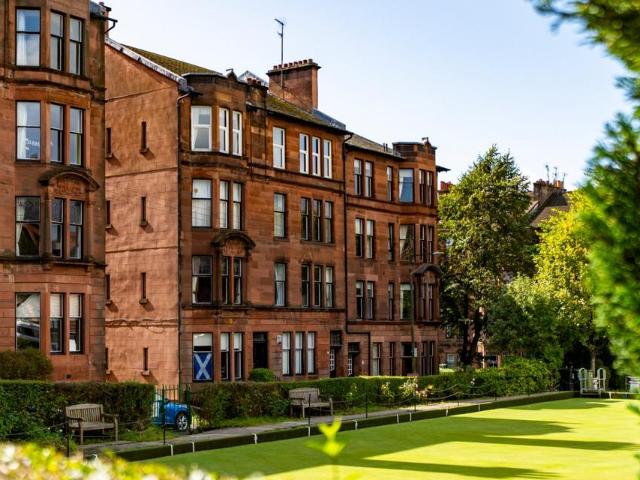 Flat for sale in Hyndland, Scotland