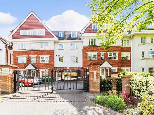 Flat for sale in Brondesbury, Greater London