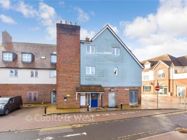 Flat for sale in Horsham, West Sussex