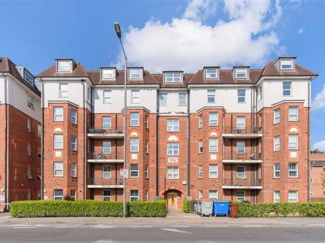 Flat for sale in Brent Cross, Greater London