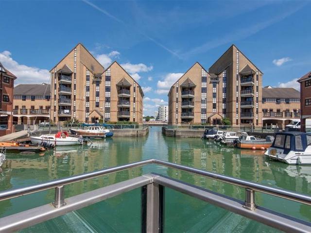 Flat for sale in Fishersgate, West Sussex