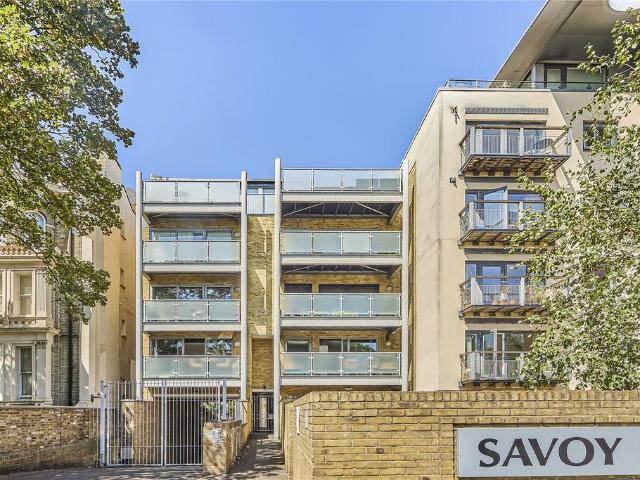 Flat for sale in Stockwell, Greater London