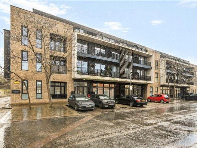 Flat for sale in Shooters Hill, Greater London