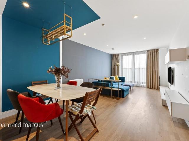Flat for sale in New Malden, Greater London