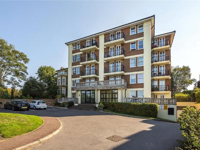Flat for sale in Royal Borough of Kingston upon Thames, Greater London