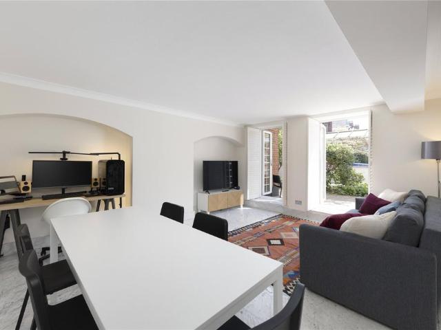 Flat for sale in Chelsea, Greater London