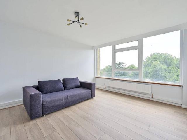 Flat for sale in Putney, Greater London