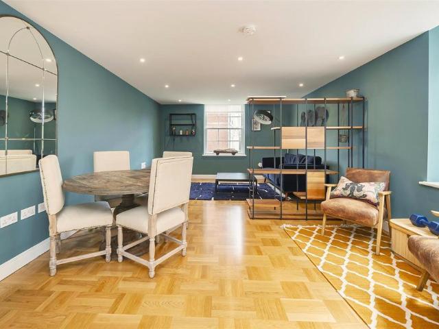 Flat for sale in West Kensington, Greater London