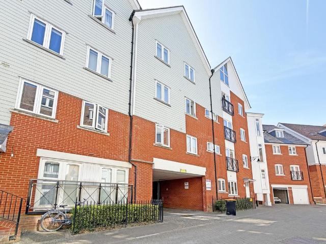 Flat for sale in St. Mildred's, The Bridge