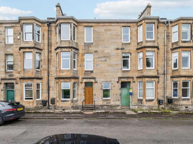 Flat for sale in Dumbarton, Scotland