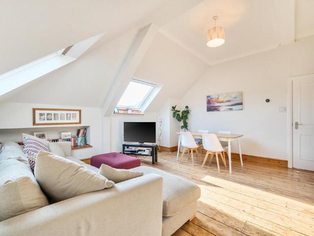 Flat for sale in Round Hill, Brighton