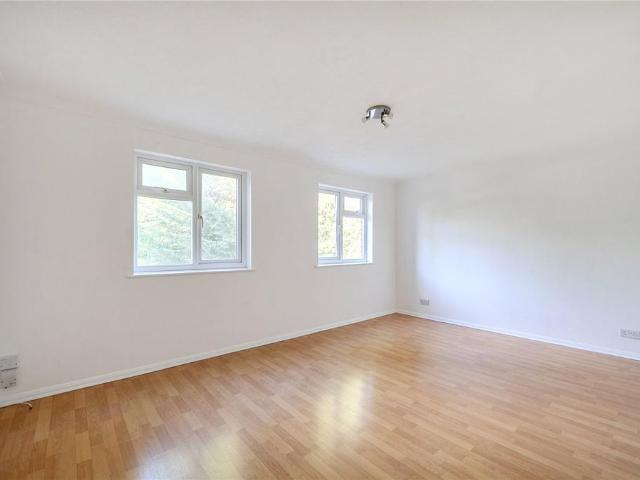 Flat for sale in Penge, Greater London