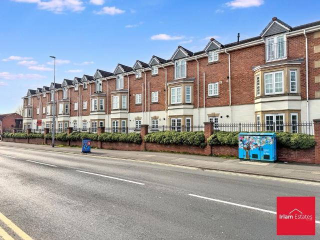 Flat for sale in Higher Irlam, Salford