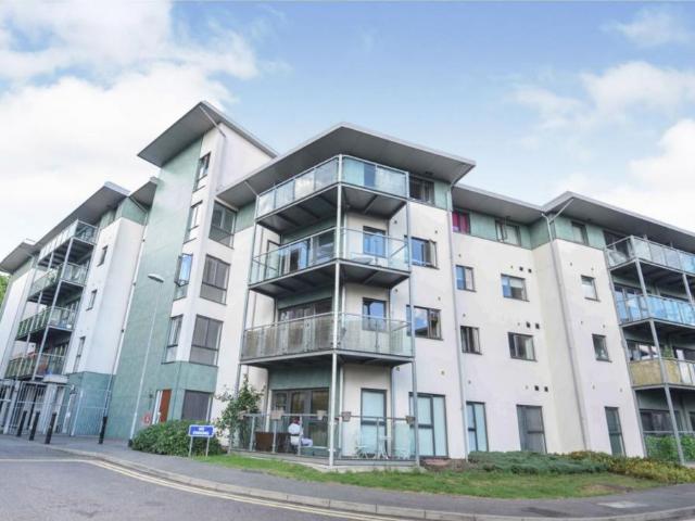 Flat for sale in Navestock Side, Essex
