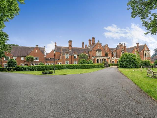Flat for sale in Five Oaks, Horsham