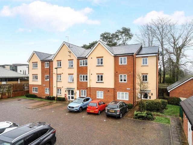 Flat for sale in Holloway Hill, Fole