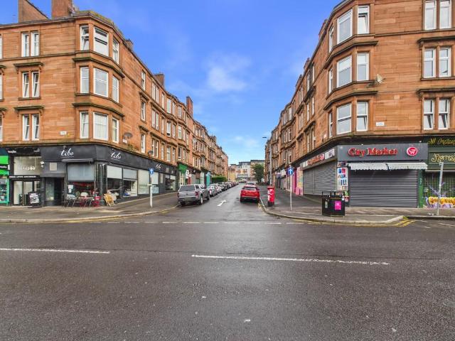 Flat for sale in Dennistoun, Scotland