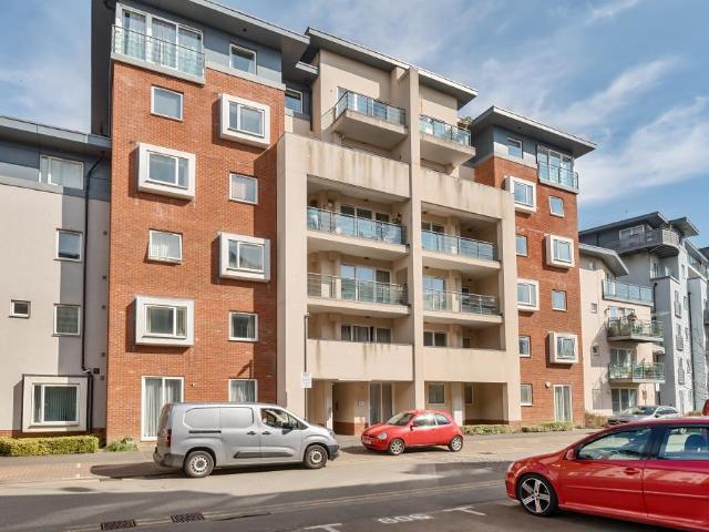 Flat for sale in Walton, Aylesbury