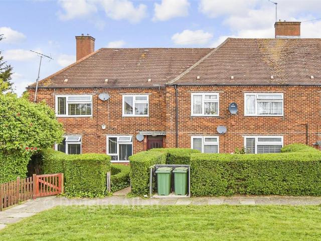 Flat for sale in Hainault, Greater London
