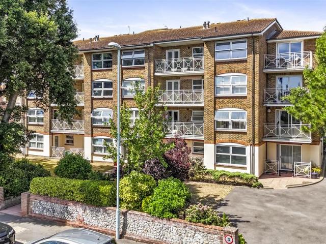 Flat for sale in West Worthing, Worthing