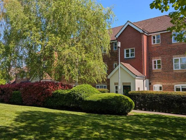 Flat for sale in Walton, Aylesbury