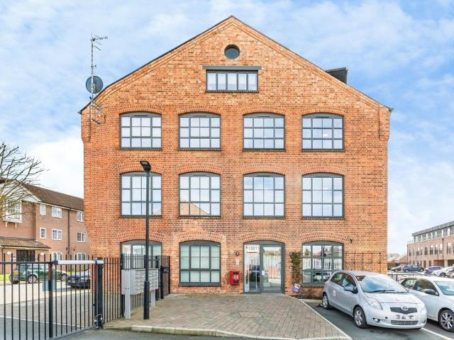 Flat for sale in Spencer, Northampton