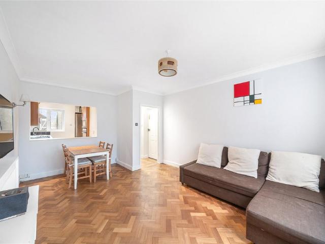 Flat for sale in Southfields, Greater London