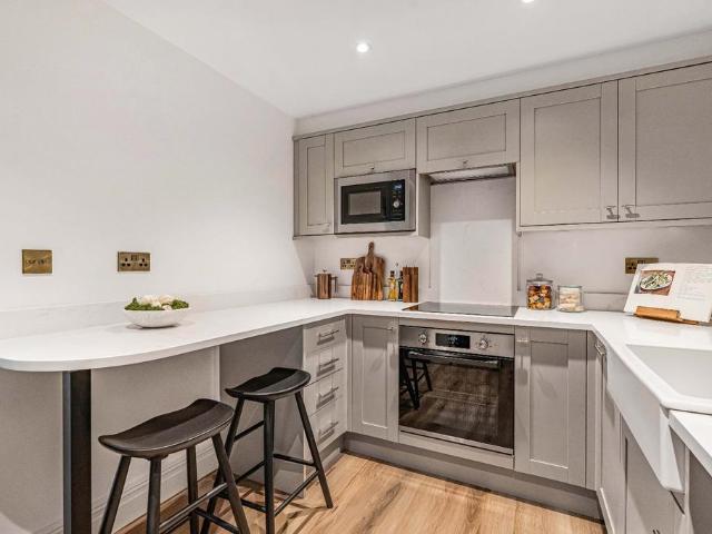 Flat for sale in Bolton Low Houses, Hampshire