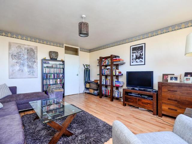 Flat for sale in Plaistow, Greater London