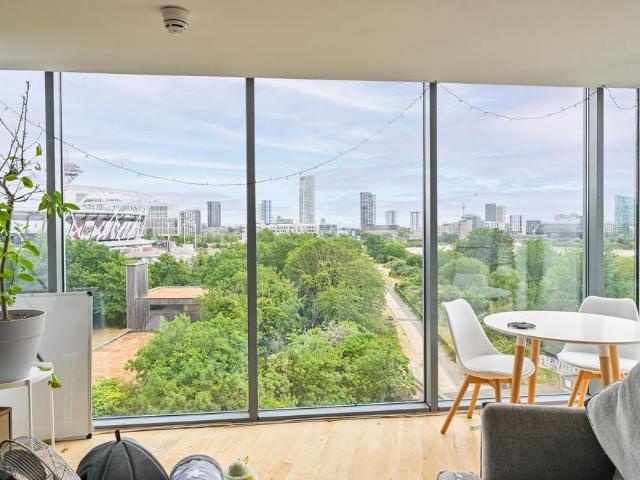 Flat for sale in Old Ford, Bow