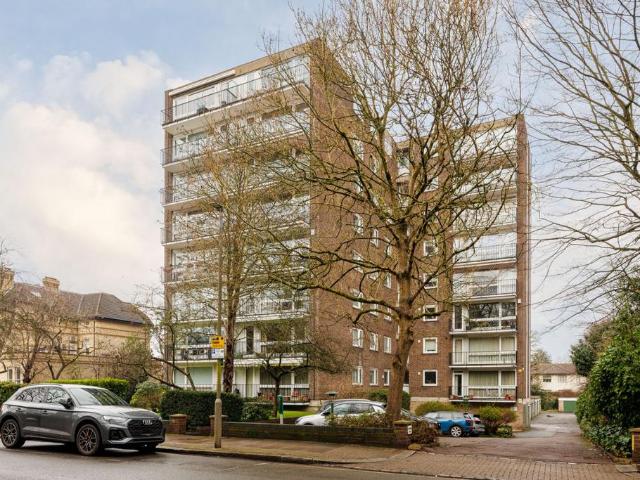 Flat for sale in Putney, Greater London