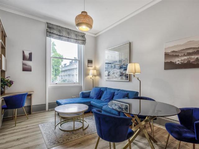 Flat for sale in South Kensington, Greater London