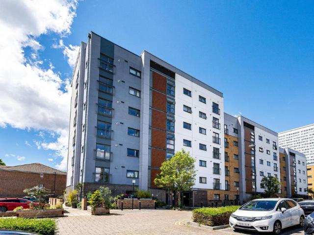 Flat for sale in London Borough of Lewisham, New Cross