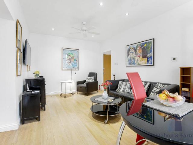 Flat for sale in Elephant and Castle, Greater London