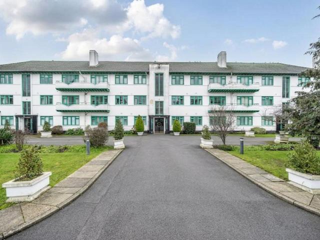 Flat for sale in Pinner, Greater London