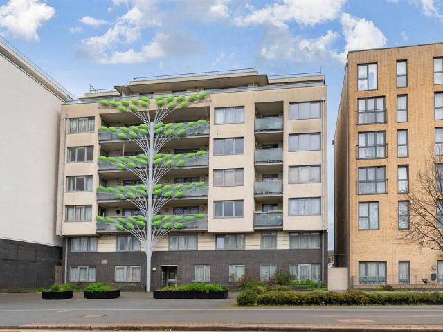 Flat for sale in London Borough of Croydon, Thornton Heath