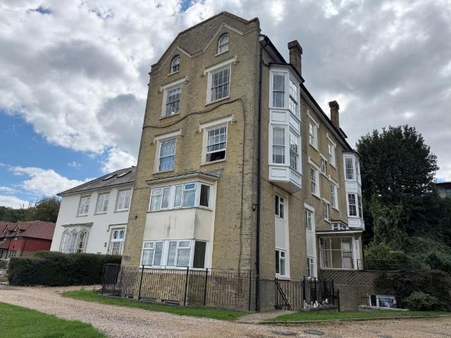 Flat for sale in Cowes, Isle of Wight