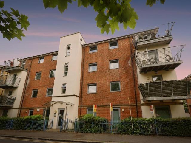 Flat for sale in Castlefield, Cressex