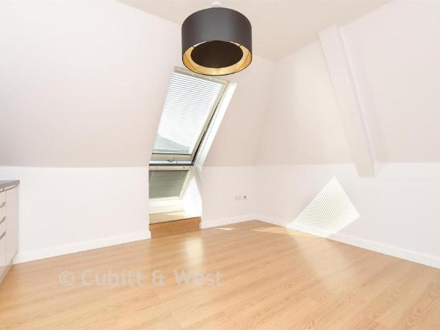 Flat for sale in Pachesham Park, Surrey
