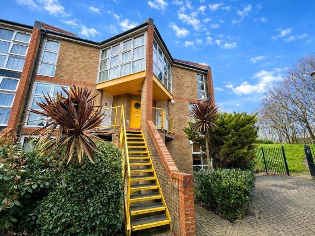 Flat for sale in Rotherhithe, Greater London