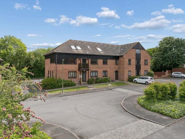 Flat for sale in Berrick Salome, Oxfordshire