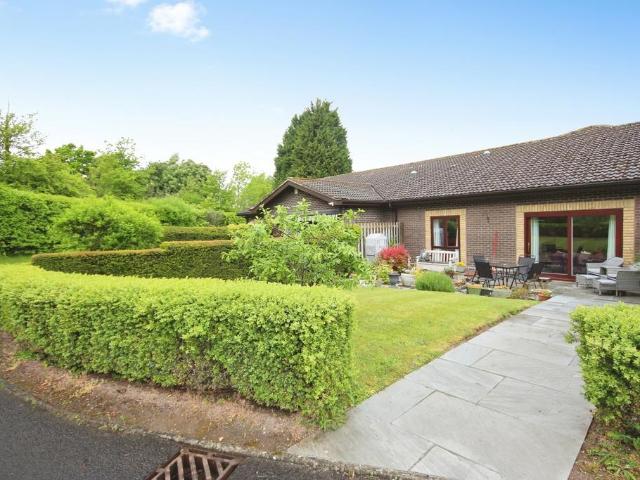 Flat for sale in Green Close, Warwickshire