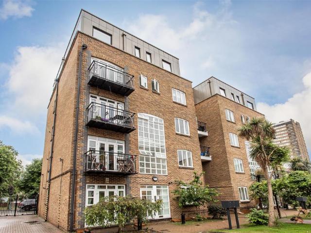Flat for sale in Old Ford, Bow