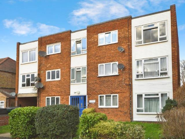 Flat for sale in South Chingford, Greater London