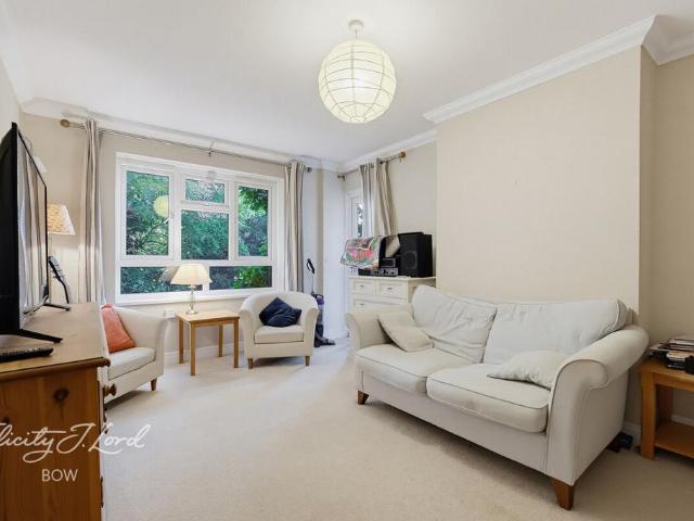 Flat for sale in Locksley Estate, Limehouse