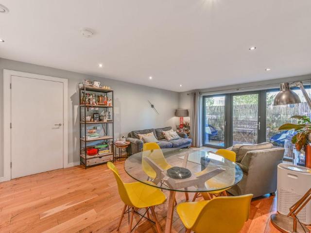 Flat for sale in Loughborough Junction, Greater London