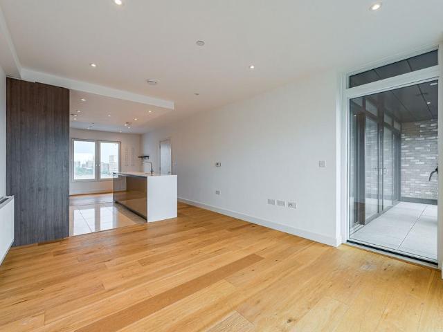 Flat for sale in Greenwich Millennium Village, Greater London
