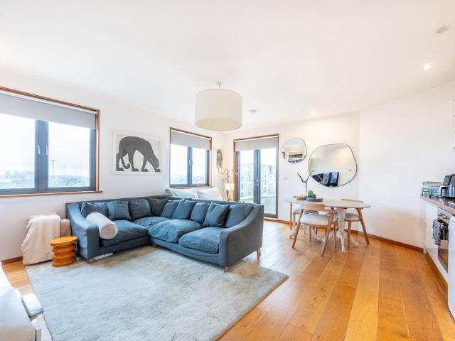 Flat for sale in Harlesden, Greater London